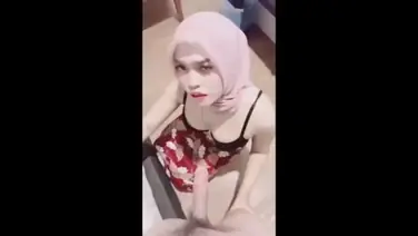 Bokep Indo Sepupu Cantik Belajar Ngisap Kontol